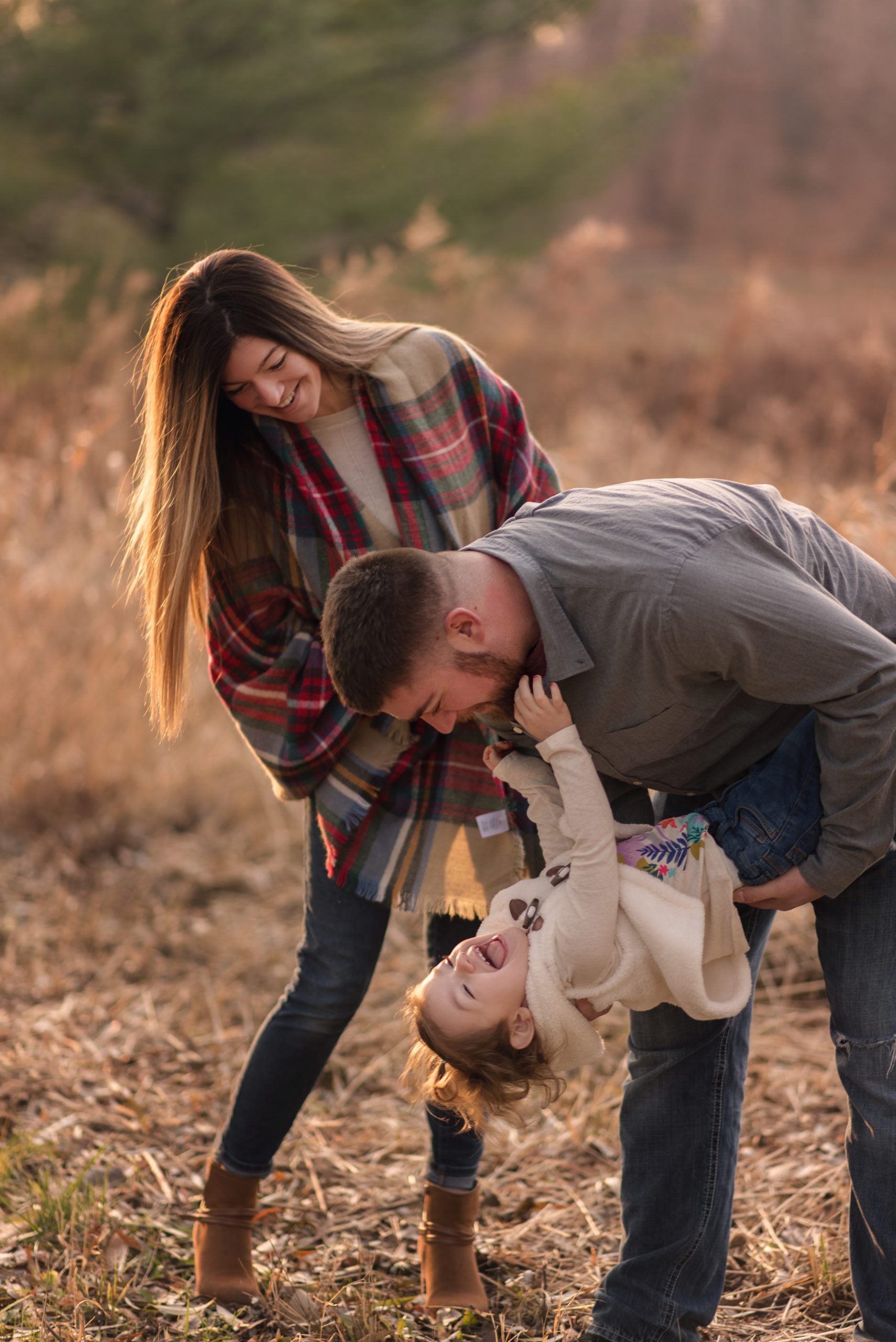 fall family photo shoot in Erie Pennsylvania by Maria Angeles Photographer